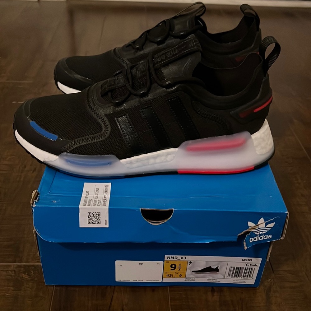 Men’s Adidas Originals NMD R1 V3 Casual Shoes
